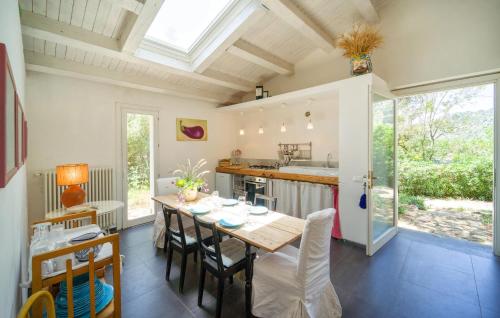 a kitchen and dining room with a table and chairs at Nocellara in Alia