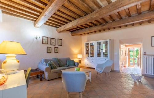 a living room with a couch and a table at Lorenzo in Acqualoreto