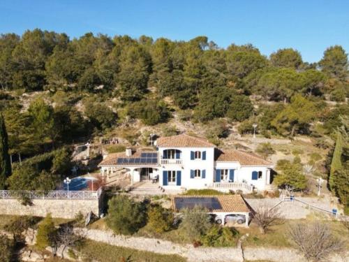 Holiday Home in Goudargues with Heated Pool, cleaning included