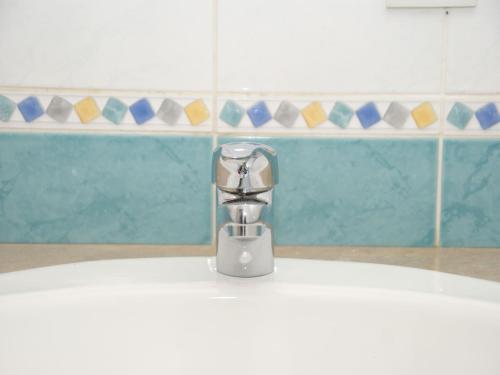 un robinet en argent assis au-dessus d'un évier dans l'établissement Holiday Home in Les Vans near Bois de Païolive, cleaning included, aux Vans