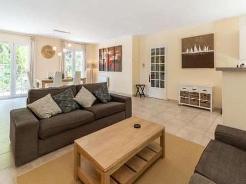 Villa in Limoux near Pyrenees Ski Slopes, cleaning included