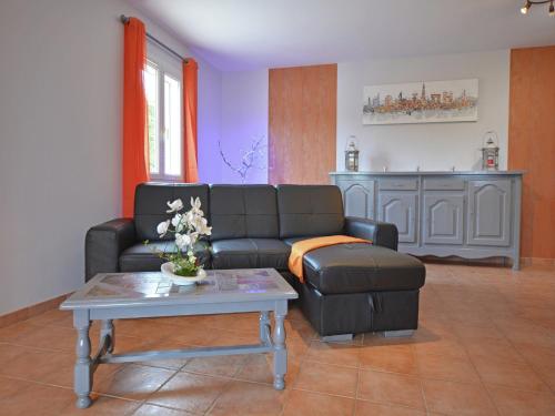 Χώρος καθιστικού στο Luxury Villa with Private Pool in Saint Victor de Malcap