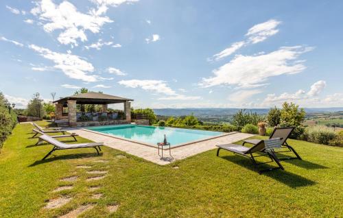 The swimming pool at or close to Castello Di Petroro