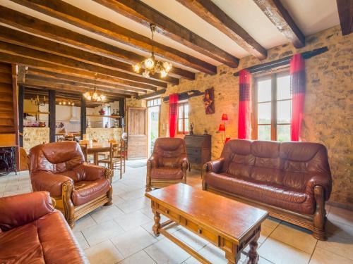 Holiday Home in Blanquefort with Private Pool, cleaning included