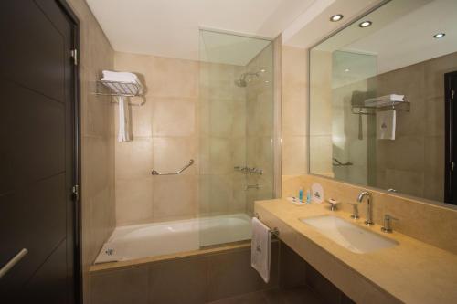 Un baño de Gala Hotel y Convenciones