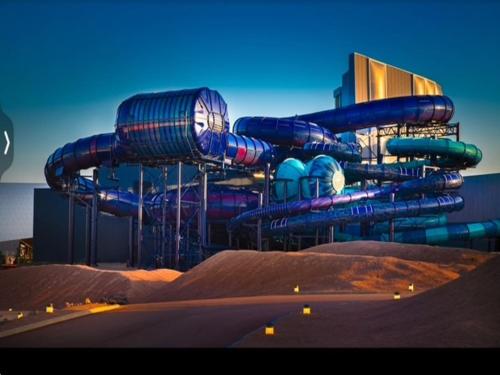 un grand parc aquatique avec un toboggan aquatique dans l'établissement Villa in Les Forges with Golf Access, cleaning included, à Les Forges