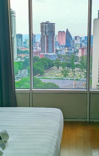 Sky Suites KLCC Kuala Lumpur LBにあるベッド