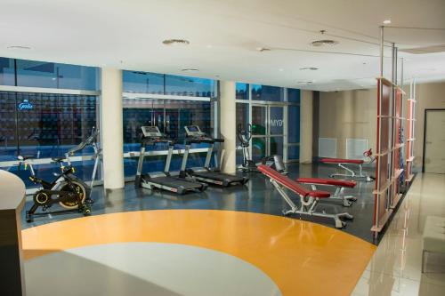 a gym with cardio equipment in a large room at Gala Hotel y Convenciones in Resistencia