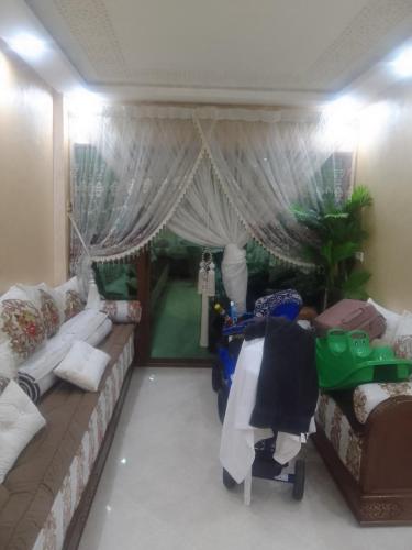 a living room with a couch and a table at Appartement aissa in Oulad Akkou