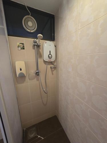 Bilik mandi di Sunshine Seaview Apartment