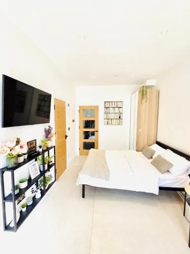 Chic Apartment E10 photo 1