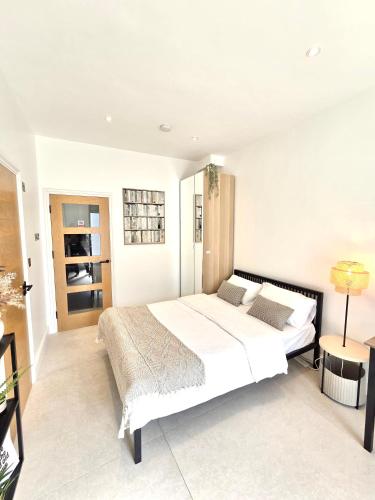 Chic Apartment E10 photo 3