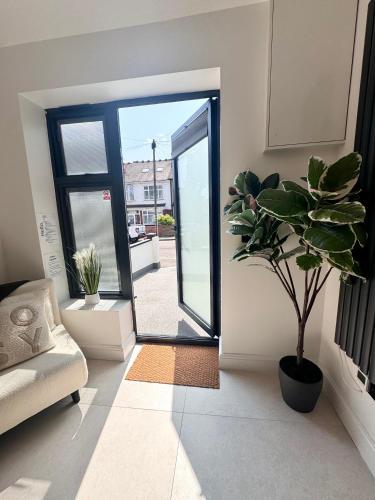 Chic Apartment E10 photo 7