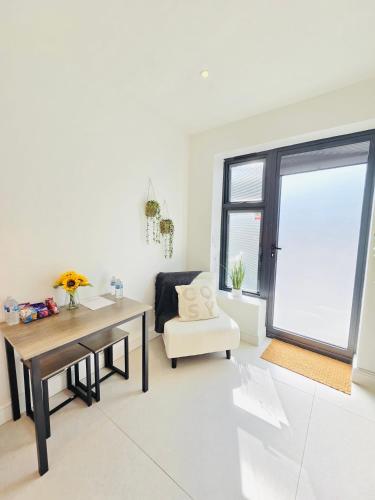 Chic Apartment E10 photo 5