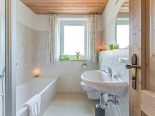 Φωτογραφία από το άλμπουμ του Garden Apartment in Wildsteig, cleaning included σε Wildsteig