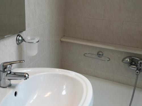A bathroom at Palazzo Doxi Fontana Dimora Storica