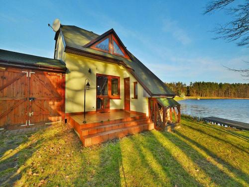 Φωτογραφία από το άλμπουμ του Holiday Home by Lake Rosnowskie with Boat, cleaning included σε Rosnowo