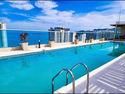 a swimming pool on the roof of a building at Salguero Suites - Playa Salguero - By INMOBILIARIA VS in Santa Marta