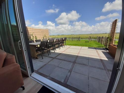 Balkoni atau teres di Spacious holiday home in Leons with garden