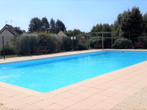 Photo de la galerie de l'établissement Maison près plage avec piscine chauffée & animaux admis, à Sarzeau - FR-1-775-31, à Sarzeau