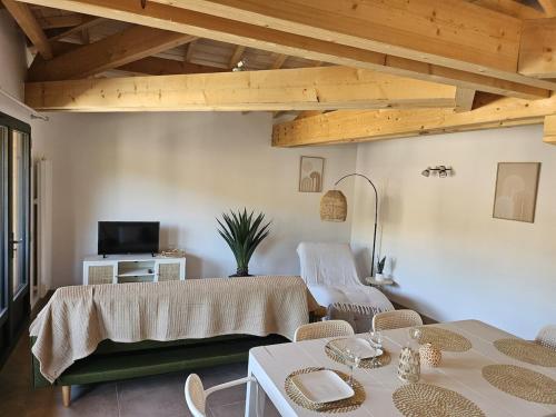 Lestang vue degagee et deco chaleureuse