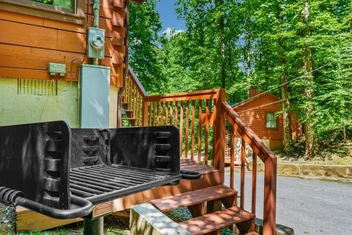 Shady Grove, Pet-Friendly Cabin, In-Room Jacuzzi, King Bed, WiFi photo 13