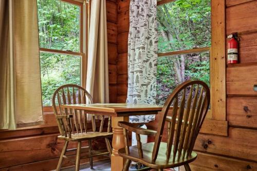 Shady Grove, Pet-Friendly Cabin, In-Room Jacuzzi, King Bed, WiFi photo 25