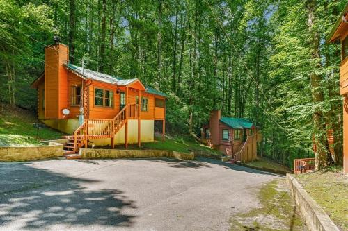 Shady Grove, Pet-Friendly Cabin, In-Room Jacuzzi, King Bed, WiFi photo 31