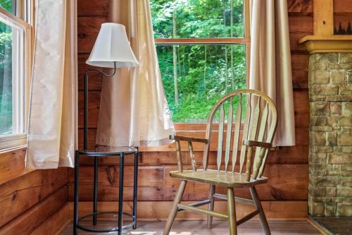Shady Grove, Pet-Friendly Cabin, In-Room Jacuzzi, King Bed, WiFi photo 29