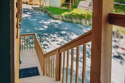 Deer View, Hot Tub, Private Cabin, Close to Everything photo 24
