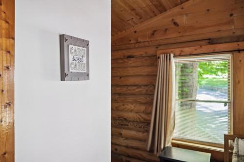 Deer View, Hot Tub, Private Cabin, Close to Everything photo 20