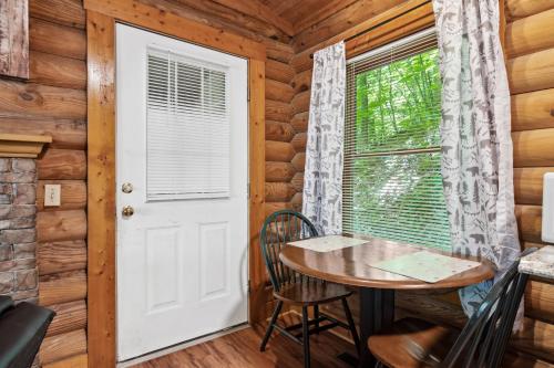 Deer View, Hot Tub, Private Cabin, Close to Everything photo 21