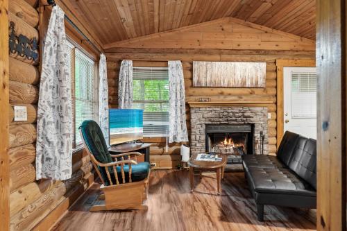 Deer View, Hot Tub, Private Cabin, Close to Everything photo 28