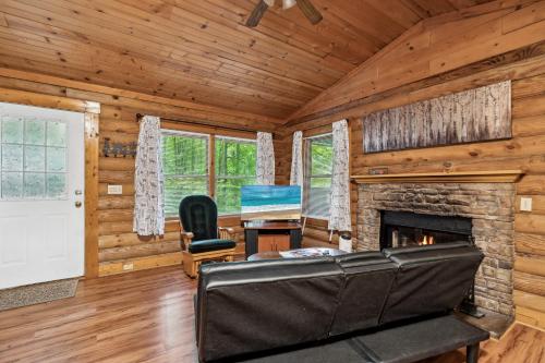 Deer View, Hot Tub, Private Cabin, Close to Everything photo 31