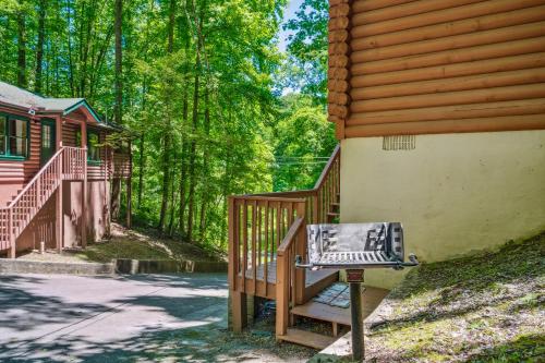 Deer View, Hot Tub, Private Cabin, Close to Everything photo 15