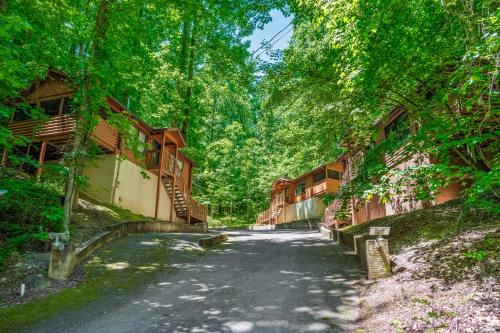 Deer View, Hot Tub, Private Cabin, Close to Everything photo 35
