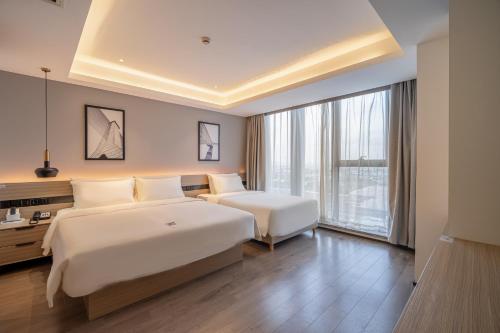 Postel nebo postele na pokoji v ubytování Atour Hotel Suzhou Railway Station North Square Bole Shi