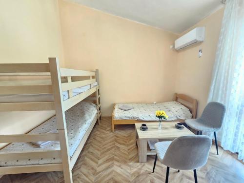 Una cama o camas en una habitación de Apartments Škaljari