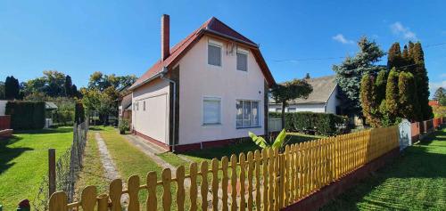 Apartment in Balatonmariafürdo 19249