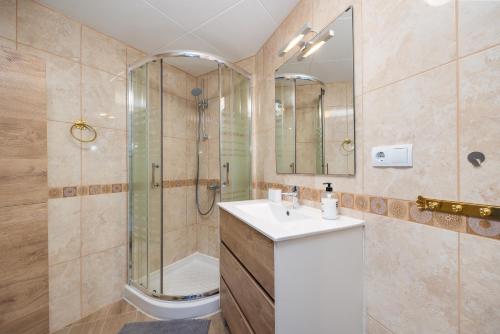 Sunny Apartment with Pool, 200m from the Sea