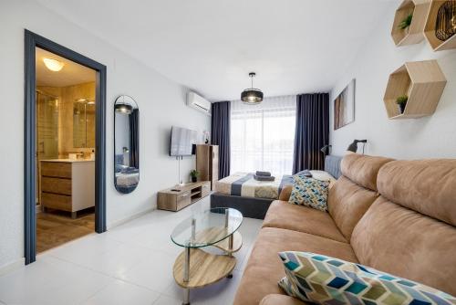 Sunny Apartment with Pool, 200m from the Sea