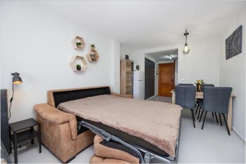 Sunny Apartment with Pool, 200m from the Sea