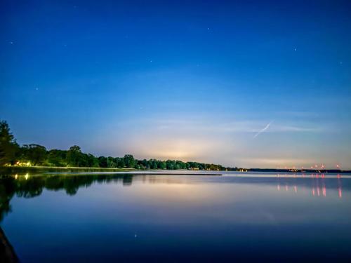 a view of a large lake at night at Villa Lakeside in Osbyholm