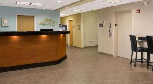 Photo de la galerie de l'établissement Baymont by Wyndham Jacksonville, à Jacksonville