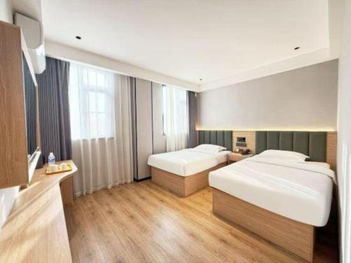 Un ou plusieurs lits dans un hébergement de l'établissement GreenTree Inn Jiangsu Xuzhou Jinshan Bridge Building Jinqiao Road Express Hotel