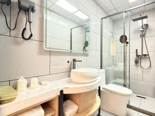 Salle de bains dans l'établissement GreenTree Inn Jiangsu Xuzhou Jinshan Bridge Building Jinqiao Road Express Hotel