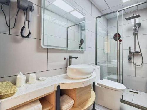 Salle de bains dans l'établissement GreenTree Inn Jiangsu Xuzhou Jinshan Bridge Building Jinqiao Road Express Hotel