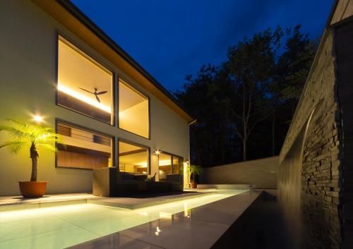 Balkoni atau teres di villa-rizo 山田