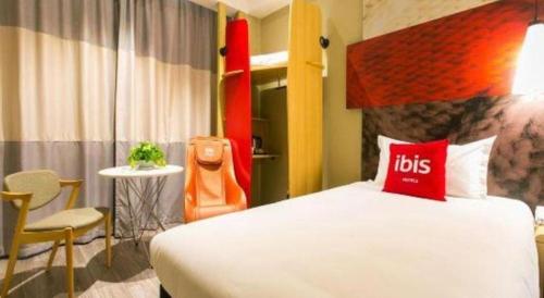 Кровать или кровати в номере ibis Xian Lintong Huaqing Hot Spring Hotel