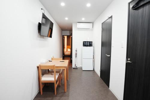 Newly opened, 3 min walk to Hanazonocho subway station, large flat! 3 min drive to Namba!
